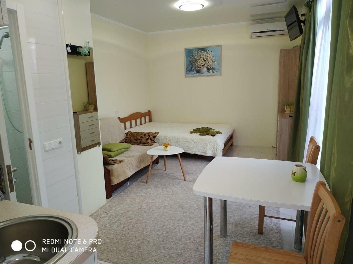 Guest House Butterfly Wing Odessa Exteriör bild
